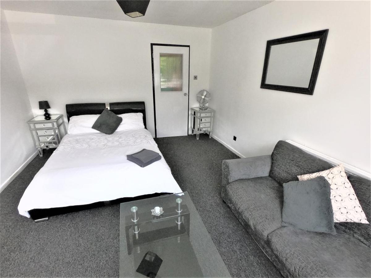 Town Centre Studio Flat! Basingstoke Exterior foto