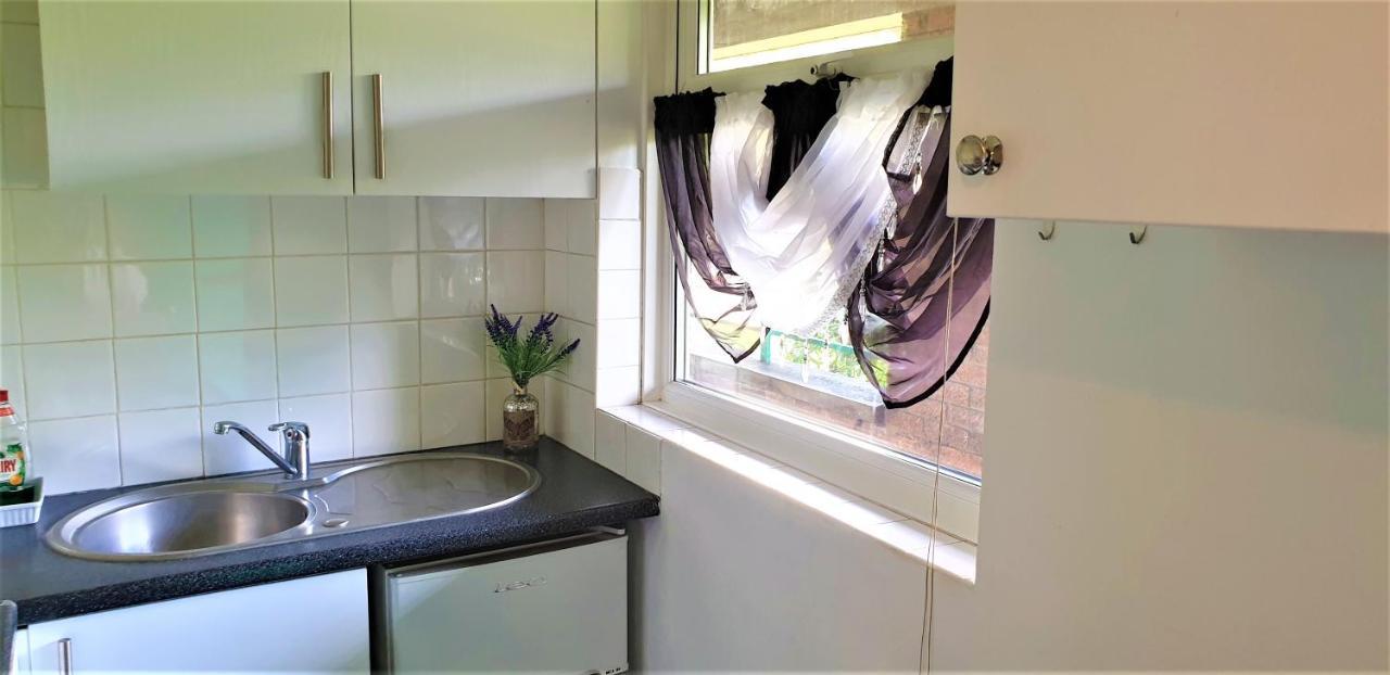 Town Centre Studio Flat! Basingstoke Exterior foto